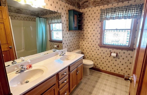 Seneca Rocks Cottage | Panoramic Paradise Cottage - Stunning View of Seneca Rocks from Porch