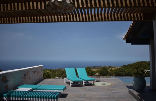 Agios Leon House | Panoramic sea view & sunset, Infinity pool. Close to the famous Porto Limnionas!