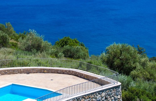 Agios Vasileios Villa | Panoramic Sea Views, 2 km from the beach, heated pool