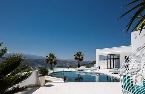 Pitharion Villa | Panoramic sea views, private heated pool & jacuzzi!