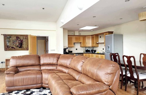 Cork Apartment | Panoramic Two-bedroom Penthouse