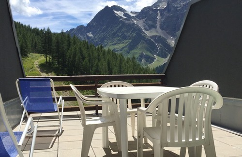 Cervinia Apartment | Panoramic two-room apartment with terraces in Cervinia. Facing the ski slopes. Wifi included.
