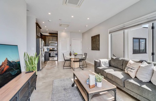 Little Italy Condo | Panoramic View | 2bd/2BA | Sleeps 4 | Parking Available