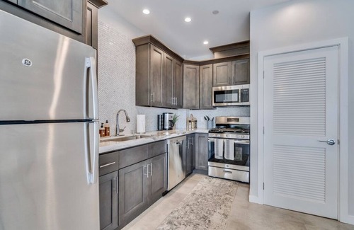 Little Italy Condo | Panoramic View | 2bd/2BA | Sleeps 4 | Parking Available