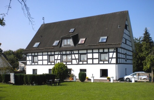 Silbecke Apartment | Panoramic-view Apartment in Attendorn-Silbecke with Garden