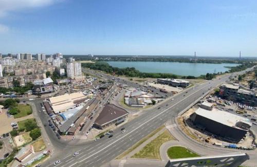 Pozniaky Apartment | Panoramic view of the lake in the new apartment