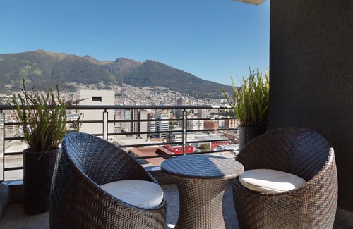 La Floresta Apartment | PANORAMIC VIEW TO THE CITY AND PICHINCHA VOLCANO, THE HEART OF QUITO 1003