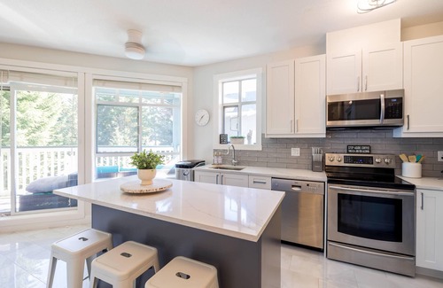 Village North House | Panoramic Views From This Gorgeous 2 Bed Property - Village Location