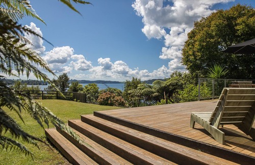 Tikitere House | Panoramic Views, Modern House, Private Jetty/Beach
