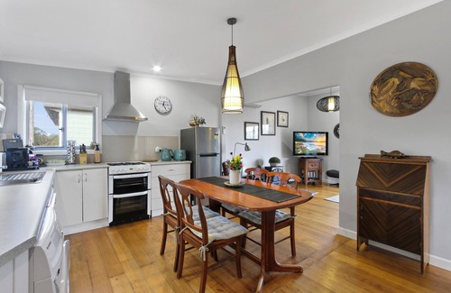 Metung House | Panoramic views of Chinaman’s Creek Valley