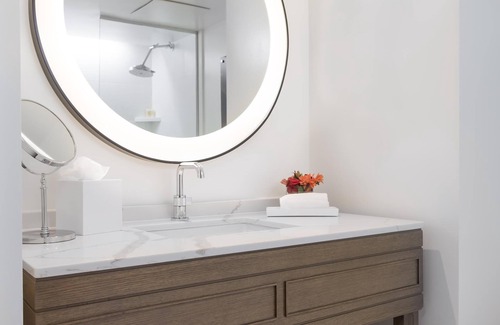 Foggy Bottom Hotel | Panoramic Views of DC’s Sights - Located in Vibrant Foggy Bottom - Pet Friendly