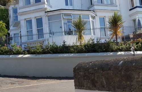 Brixham Apartment | PANORAMIC VIEWS & OFF ROAD PARKING!