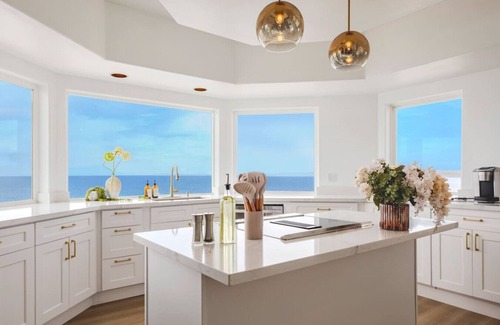 Oak Harbor House | Panoramic Waterfront 5b3b Getaway @Oak Harbor