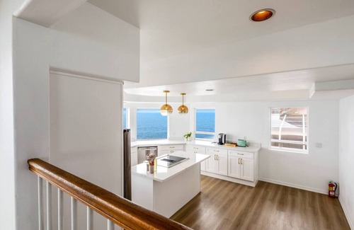 Oak Harbor House | Panoramic Waterfront 5b3b Getaway @Oak Harbor