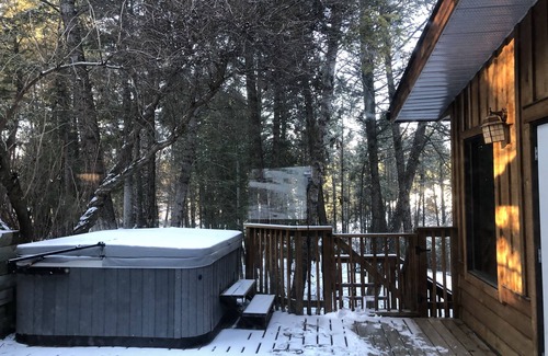East Kootenay Cottage | Panoramic Woodlands Retreat w Hot Tub; just walking distance to Lake Windermere