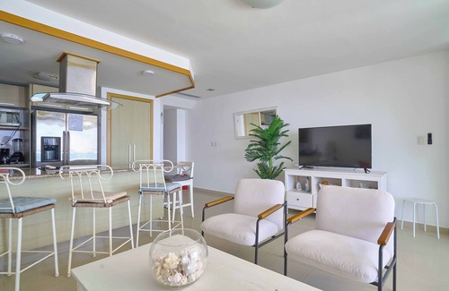 Villas Del Mar Apartment | PanoramicHighView|BeachFront|FastWifi|FullKitchen