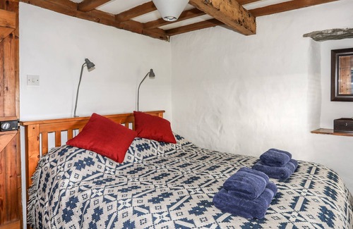Amlwch Cottage | PANT Y CRINTACH, pet friendly, with open fire in Carreglefn