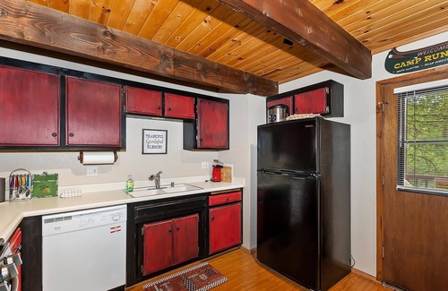 Fox Farm Cabin | Papa Bear Cabin By Destination Big Bear: Conveniently Located to Big Bear Amenities! Wood Burning Fireplace! Close to Biking Paths!
