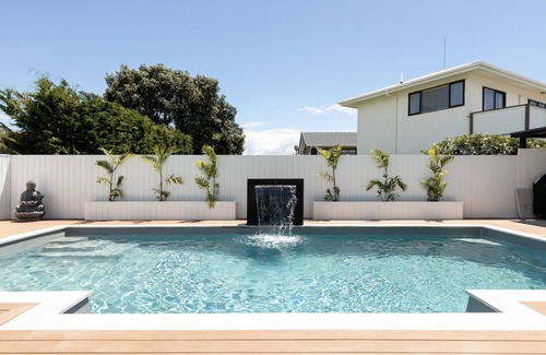 Papamoa Beach House | Papamoa Beach Coastal Oasis. Heated Pool, Sauna, Spa & Games room. Up to 20 Ppl