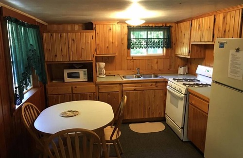 Drummond House | Papins Resort Cabin #5