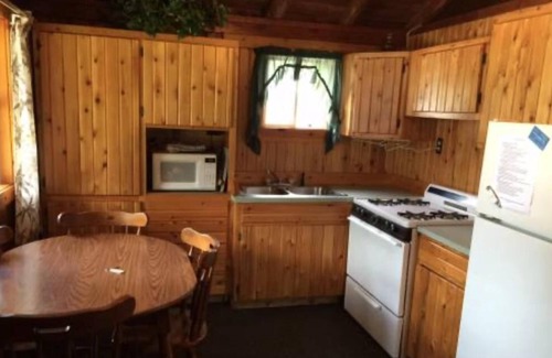 Drummond House | Papins Resort Cabin #6