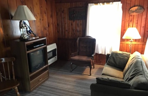 Drummond House | Papins Resort Cabin #6