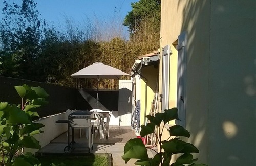 Le Sambuc House | papyrus. sheets provided