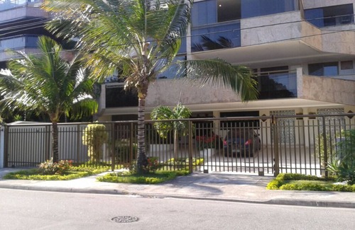 Recreio dos Bandeirantes Apartment | Paradise Playground