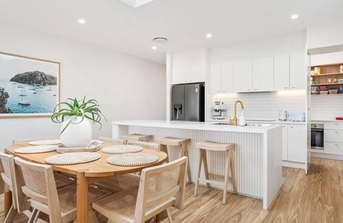 Soldiers Point House | Paradise, 1-2B Bagnall Ave - water views, air con, Wi-Fi, Dog Friendly