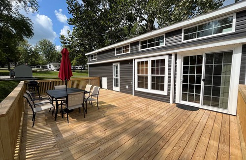 Saint Johns Cabin | Paradise at Glacier Hill Lakes near Wapakoneta