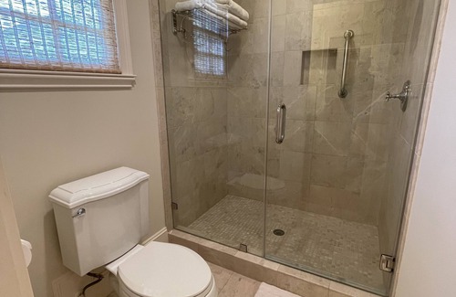 Houston Heights Apartment | Paradise at Houston’s heights is the perfect place to relax.