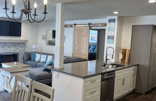 Hollywood Beach Condo | Paradise at Mandalay Beach Resort living