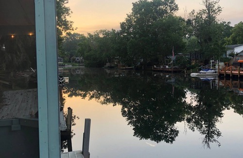 Weeki Wachee Gardens House | Paradise awaits you on the river.
