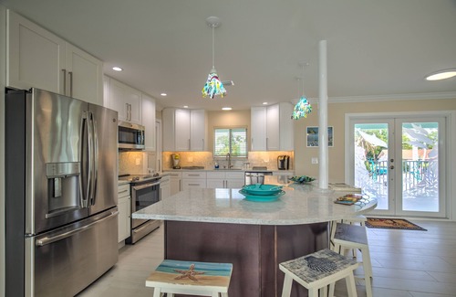 Marathon House | Paradise Bay - 4 Bedrooms [with 2 Master Suites] & 4 Bathrooms - sleeps 10