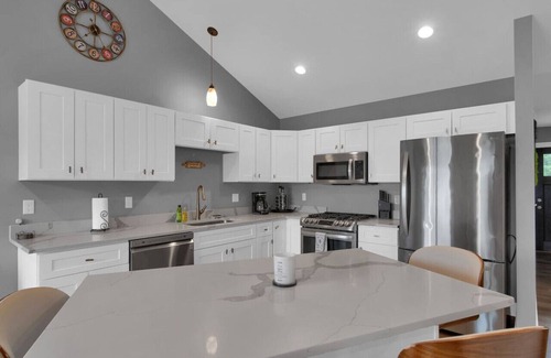Port Sanilac House | Paradise Cove: Sleeps 6 w/Hot Tub, Walk to Beach & Downtown
