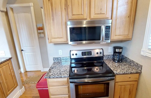 Indian Point Cabin | Paradise Cove Walk-in Log Cabin by Silver Dollar City & Table Rock Lake!