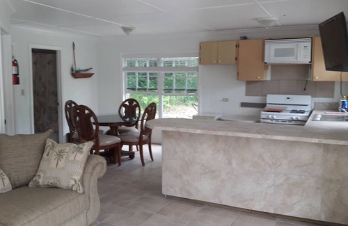 Andros Town Cottage | PARADISE CREEK COTTAGES
