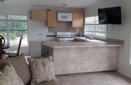 Andros Town Cottage | PARADISE CREEK COTTAGES