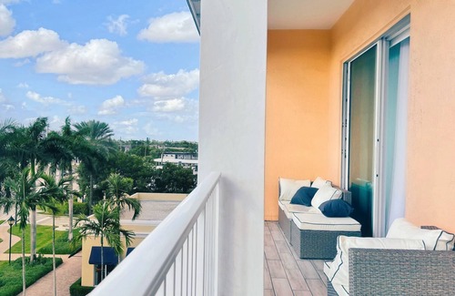 Lantana Condo | Paradise Deluxe 2bd