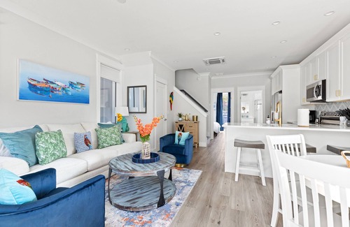 River District Boat Rental | Paradise - Float Next Door to Wilmington Convention Center
