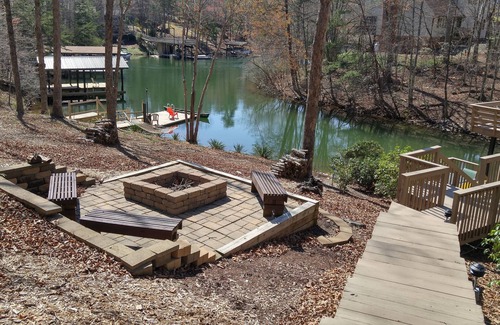 Huddleston House | Paradise Found at Smith Mountain Lake