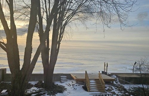 Michigan House | Paradise found in this charming 2-bedroom house on Lake Erie Waterfront
