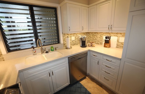 Wailua Condo | Paradise found-Ocean Front 2 Bdr-Bath-Lanais—Primary bedroom faces ocean FULL AC