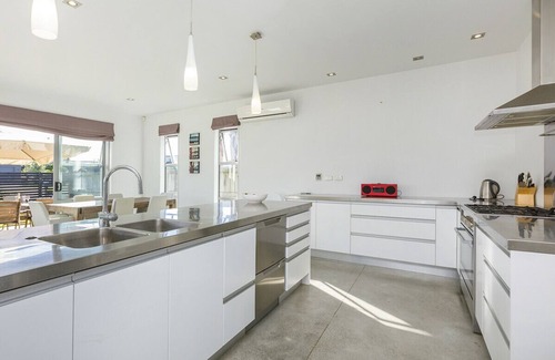 Omaha Cottage | Paradise Haven - Omaha Holiday Home
