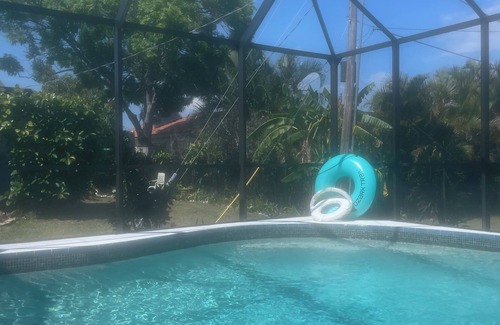 Venice Groves House | Paradise Home! with your own private sanctuary. .3-bedroom house!