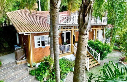 Laguna House | Paradise House between the Lagoon and the Sea in Laguna/SC that accepts pets.