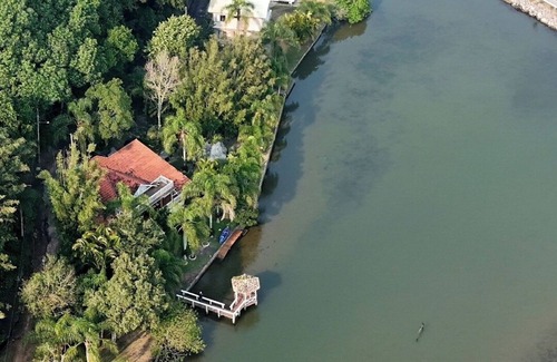 Laguna House | Paradise House between the Lagoon and the Sea in Laguna/SC that accepts pets.