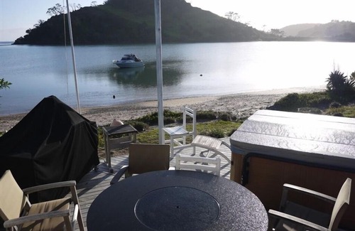Pataua House | Paradise in Pataua, beach front bach with it all !