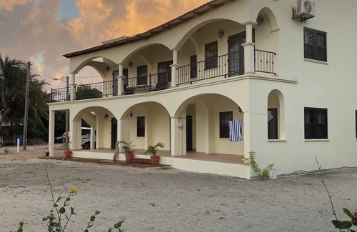 Placencia Apartment | Paradise Inn Placencia - Turtle Suite on the beach