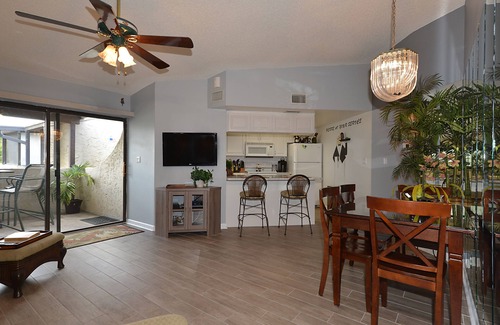 Palm Harbor Condo | 'Paradise' Lake Tarpon water front Condo with 19' Boat